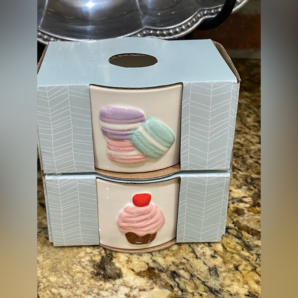 Bakeshop by Masterclass macaroons and cupcakes double sided set of 2 ramekins